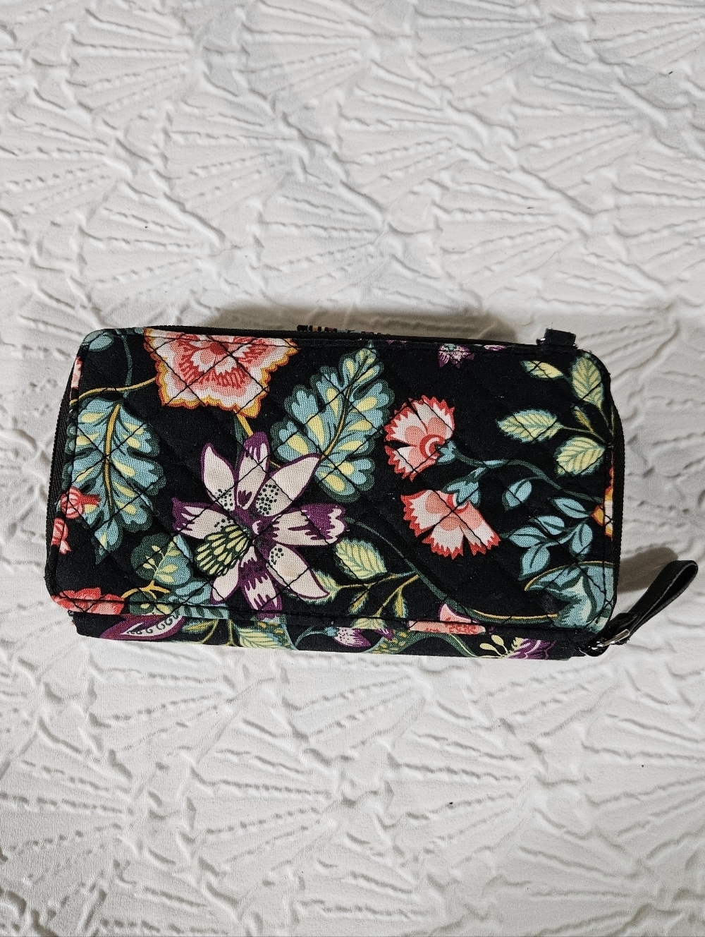 Vera Bradley Quilted Floral Wristlet Wallet - Black Floral Print RFID Retired - Picture 2 of 6